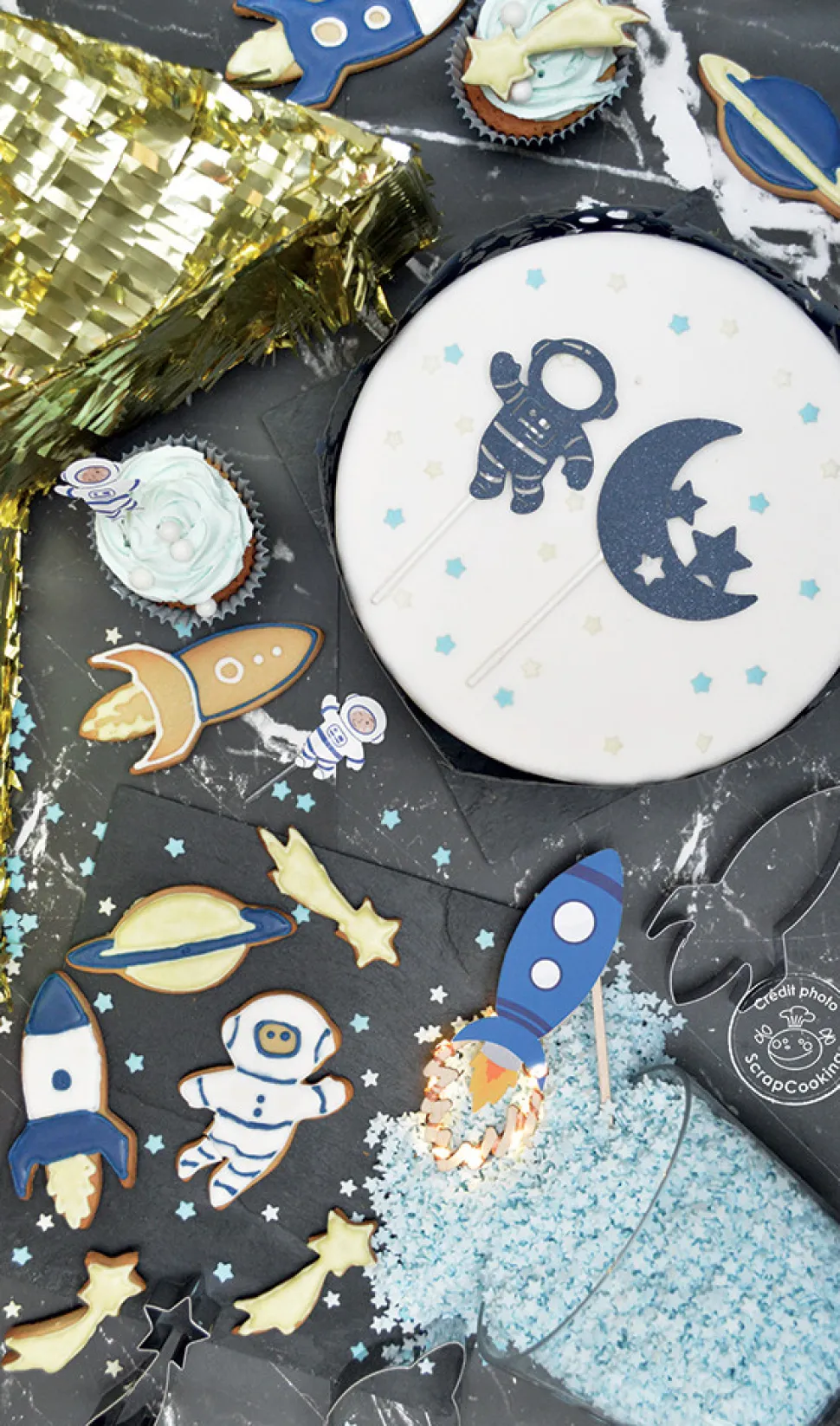 24 caissettes + 24 cake toppers espace