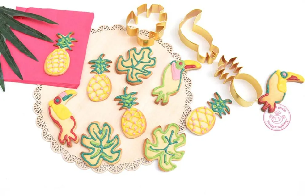 3 emporte-pièces dorés toucan/ananas/feuille