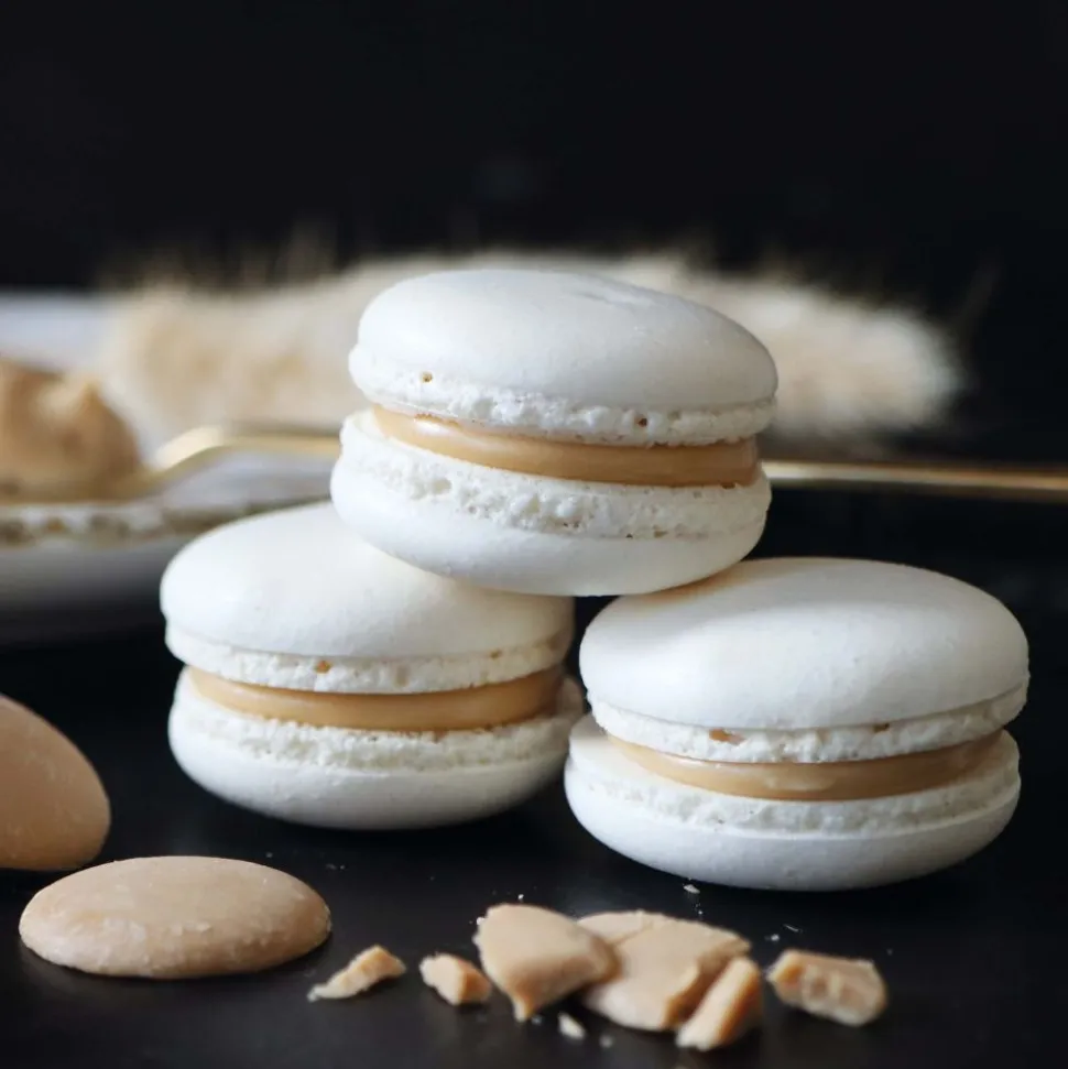 Préparation coques macarons natures