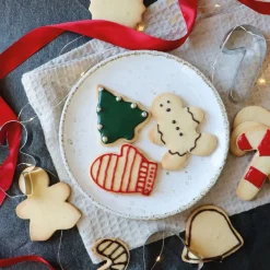 Seau 18 emporte-pièces de Noël pour biscuits et sablés