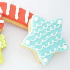 Seau 18 emporte-pièces de Noël pour biscuits et sablés