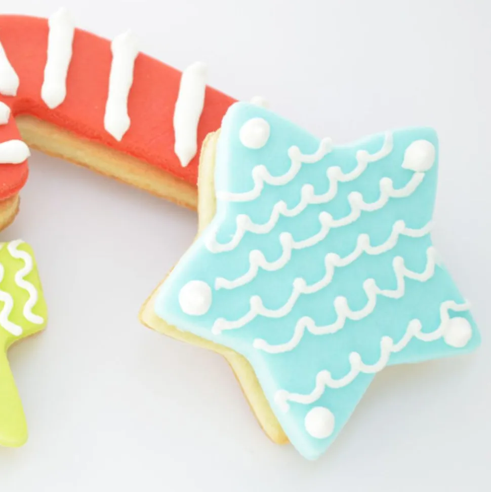 Seau 18 emporte-pièces de Noël pour biscuits et sablés